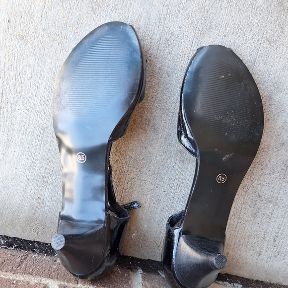 Vintage Never Worn "Two Lips" Patent Leather Ankle Strap Peekaboo Toe Pumps - Picture 2 of 6